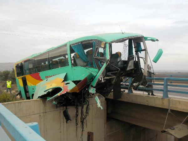 القوي العاملة تنعي العامل المتوفي وتتابع الحالات المصابة