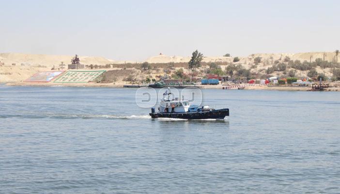 صحيفة “إسرائيلية”: حركة بطيئة في القناة وجنيه ضعيف يهددان السيسي