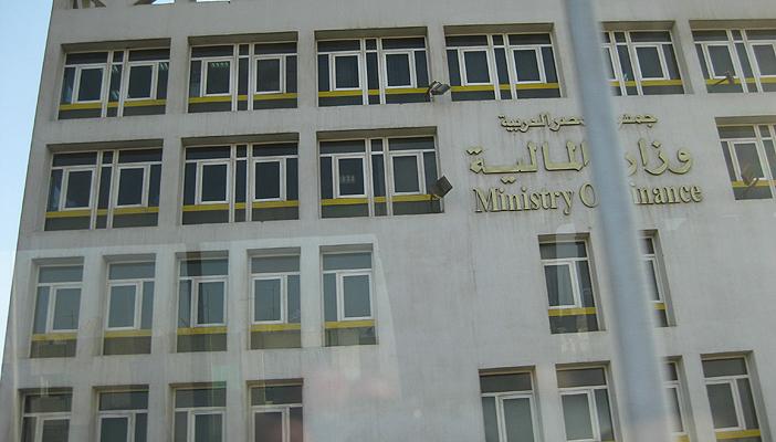 الحكومة تدرس تعديل قانون الأقصى للأجور