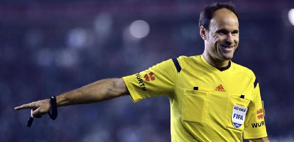 هجوم كتالوني على حكم الكلاسيكو بسبب رونالدو