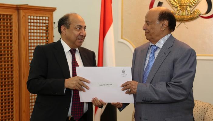 سفير مصر يغادر عدن ويعود للقاهرة مع أعضاء القنصلية