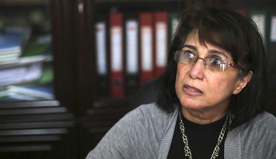 رئيس “الدستور” توقع علي حملة “6 ابريل” لاسقاط قانون التظاهر