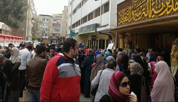 الأمن يفرق معلمي البحيرة المتظاهرين للمطالبة بالتعيين