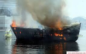 الكيان الصهيونى يحرق قاربى صيد فى ميناء رفح