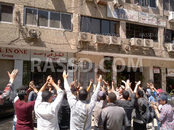 فراشة لطلاب جامعة الأزهر أمام منزل نائب رئيس الجامعة