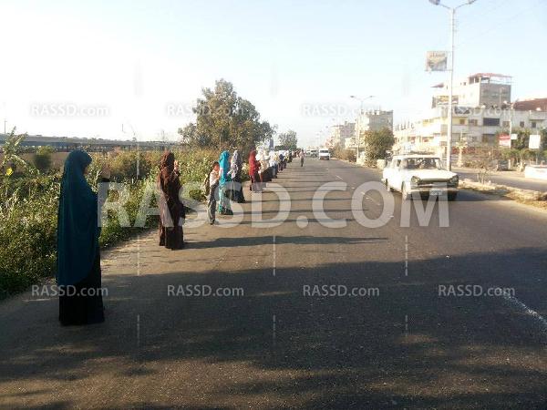 سلسلة بشرية لـ “7 الصبح” بفاقوس تنديدا بالانقلاب العسكري