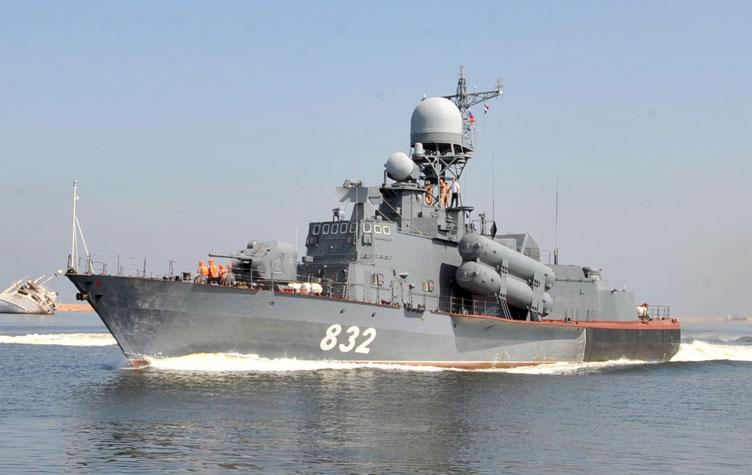 في ذكرى إنطلاق عاصفة الحزم.. هكذا ابتعد السيسي عن “مسافة السكة”