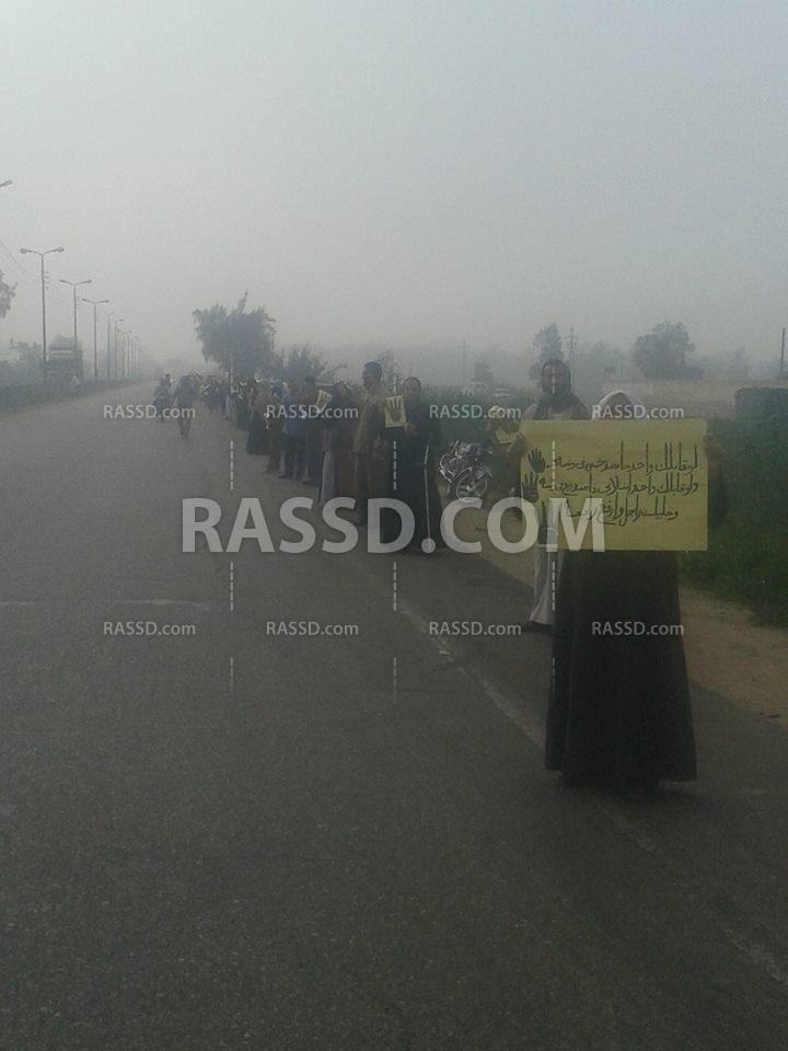 سلسلة بشرية على طريق القاهرة – الإسكندرية رفضًا للانقلاب