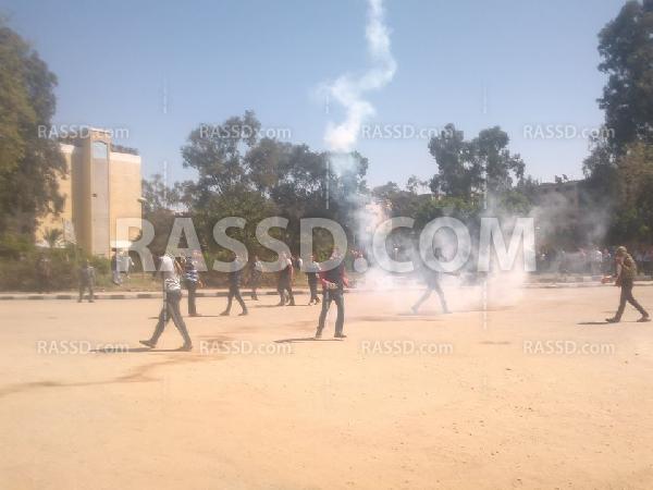 أمن الانقلاب يعتدي على طلاب جامعة الأزهر بالغاز والخرطوش