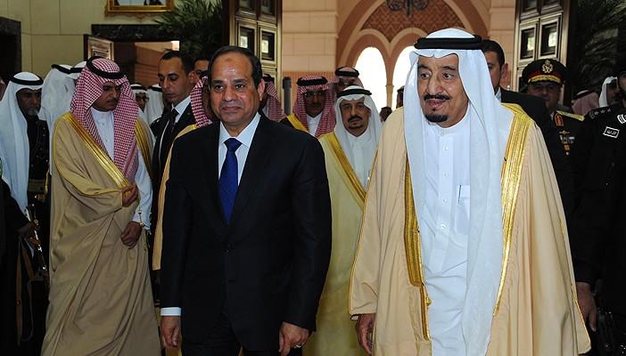 خبراء لـ”رصد”: السيسي يورط الأزهر.. وخلافات العرب ستفشل الوحدة