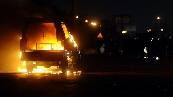 حبس متظاهر بتهمة إشعال النيران بسيارة شرطة بالغربية