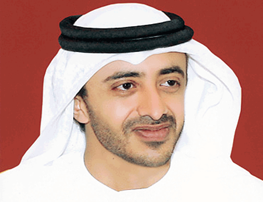 بالفيديو.. عبد الله بن زايد ينظر في هاتفه متجاهلًا كلمة السيسي