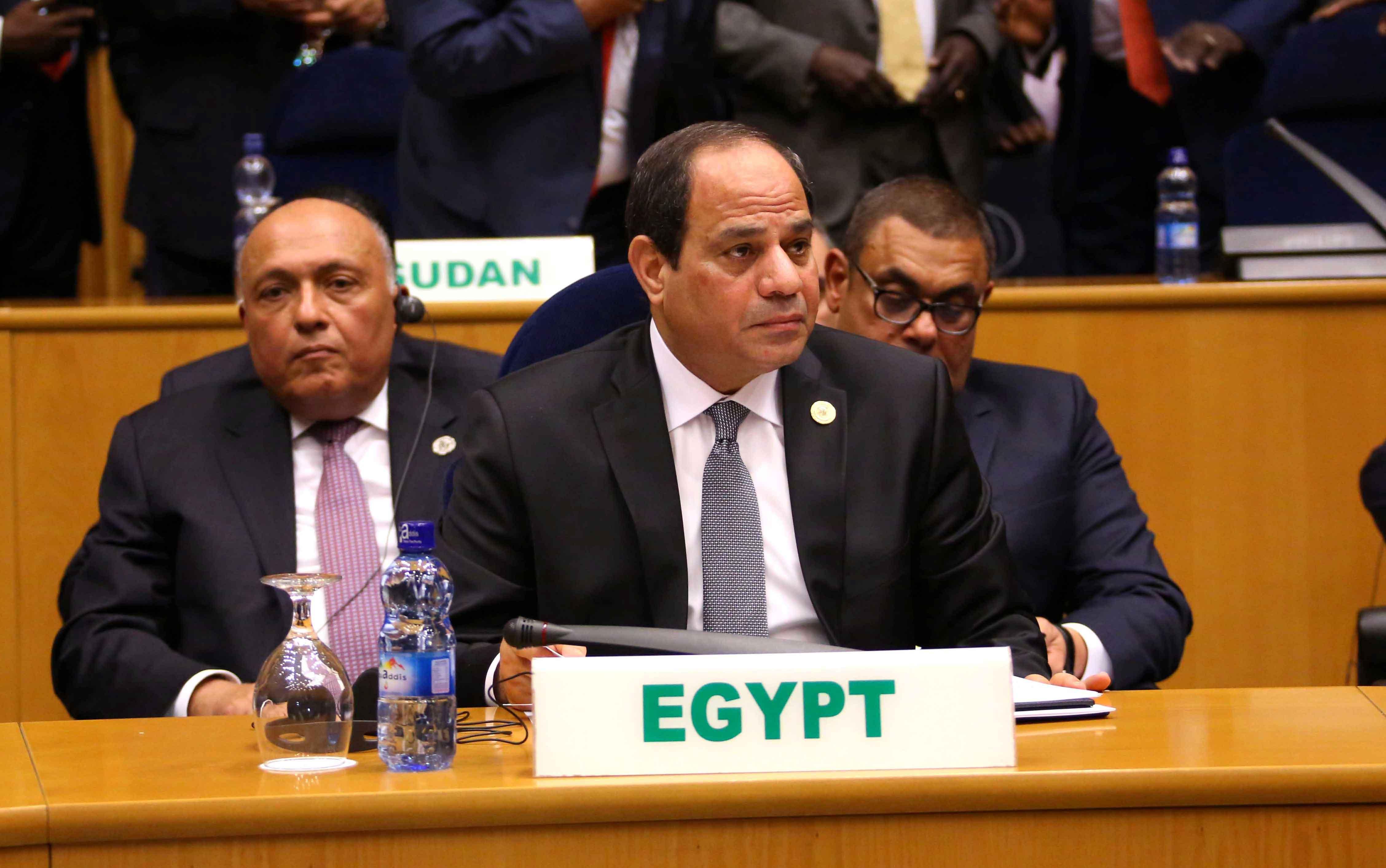 بالفيديو.. القنوات المصرية تقطع البث أثناء كلمة أمير قطر