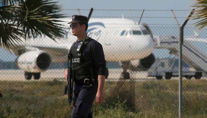 الطائرة المختطفة تكشف تخبط إدارة الأزمة في مصر