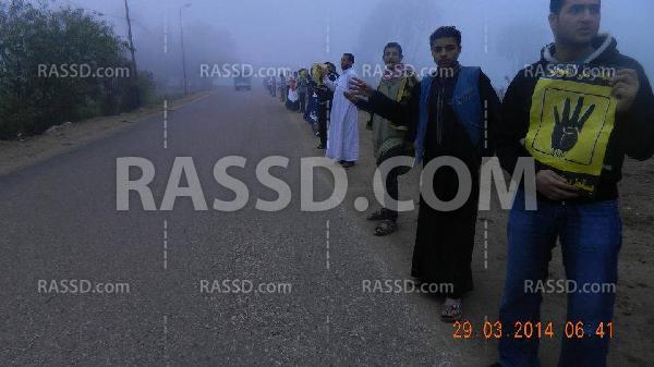 سلسلة بشرية رافضة للانقلاب بـ”بلبيس”الشرقية