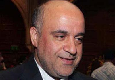 المئات يتظاهرون أمام جامعة الأزهر لمنع دخول السفير الإيراني