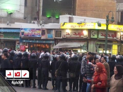 الإسكندرية : العشرات يتظاهرون أمام قسم الرمل