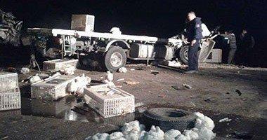 إصابة 4 أشخاص في تصادم على طريق أسوان السريع