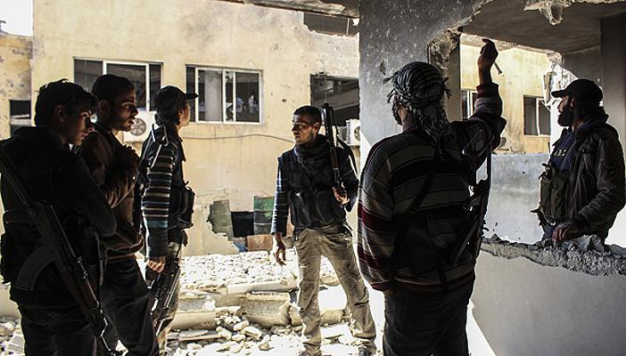 بالفيديو.. لحظة تحرير المعتقلين السوريين من أمن الدولة بإدلب