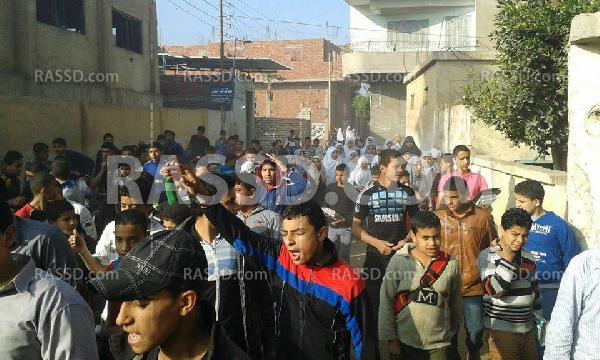 مدير معهد وإداريين يعتدون على مسيرة للطلاب بأبو حماد