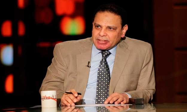 الأسواني يتضامن مع باسم يوسف ضد “محاكم التفتيش الإخوانية”