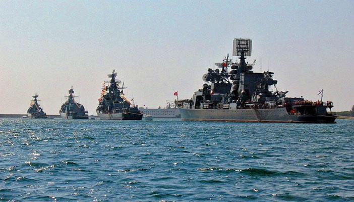 قوات بحرية يعتقد أن تكون مصرية تقصف الحوثيين قرب عدن