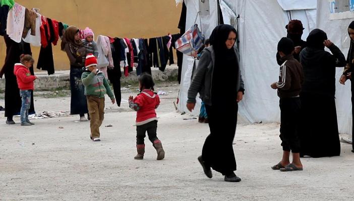 نزوح مئات العائلات السورية من تدمر إلى مخيم أعزاز بحلب