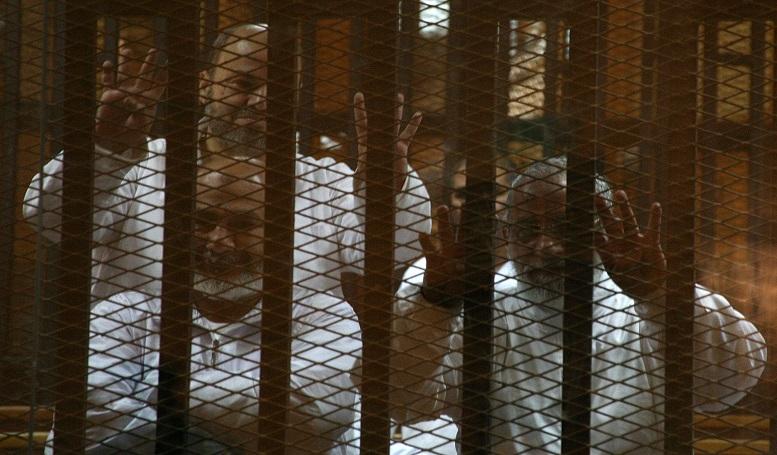 10 إبريل.. محاكمة “بديع” وآخرين فى “أحداث مسجد الإستقامة”