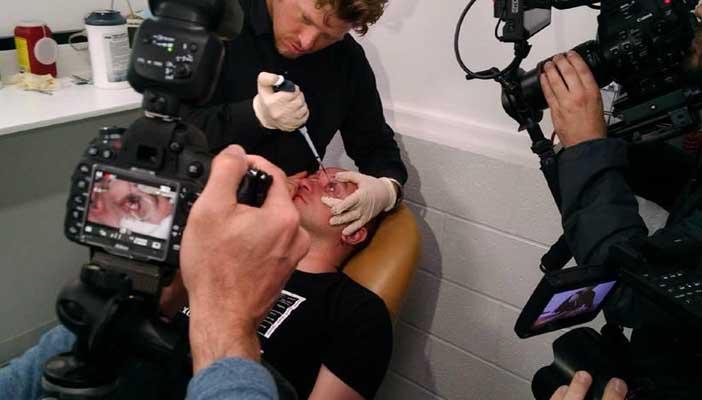 ابتكار قطرة عين تمكن الإنسان من الرؤية في الظلام