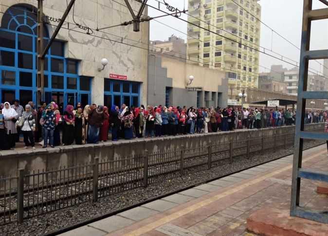 عطل بحركة مترو المرج – حلوان يتسبب في تكدس وزحام