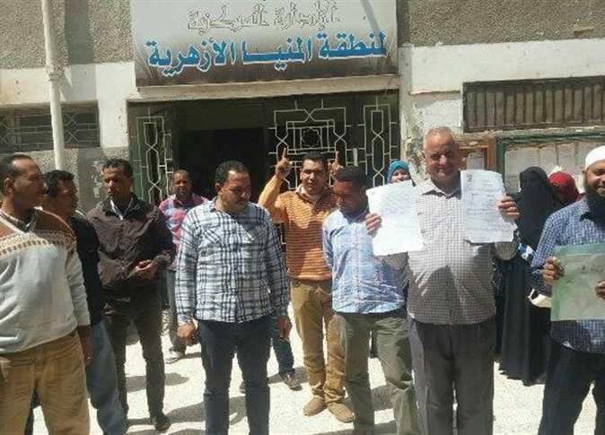 وقفة احتجاجية لمعلمي الأزهر بالمنيا لعدم تجديد عقودهم