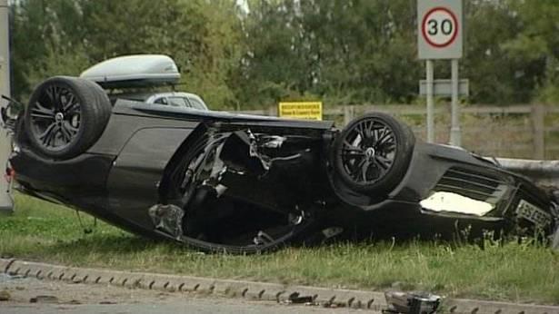 بالصور.. مصرع المطرب اللبناني فؤاد فارس في حادث سير