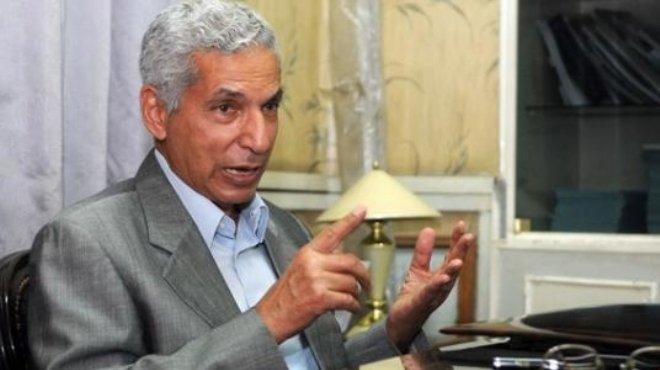 “نقيب الأطباء” يتعهد بعدم تدخل نقابته في شئون “التمريض”