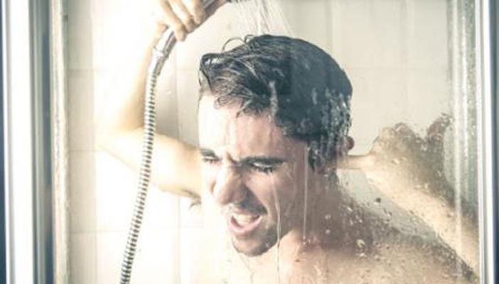 هل استحممت بالشوربة؟.. أبرز 10 خدع استخدمت في الأول من إبريل