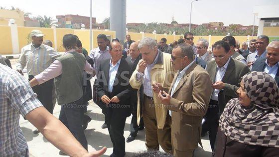 محلب يصف الاقتصاد بـ”المجهد “خلال زيارته للوادي الجديد