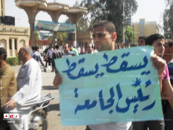 مسيرات الأزهر تتجه إلى خارج الجامعة وقطع للطريق