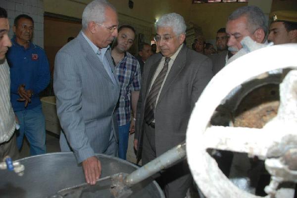 محافظ أسيوط يفتتح مخبزا آليا بالوليدية  بعد تطويره.