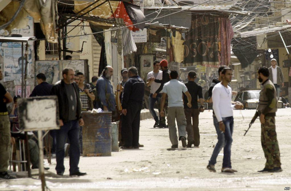 سقوط قتيل جراء تجدد الاشتباكات بمخيم عين الحلوة الفلسطيني بلبنان