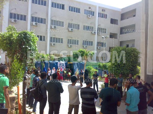 وقفة احتجاجية لطلاب جامعة أسوان رفضًا للانقلاب العسكري