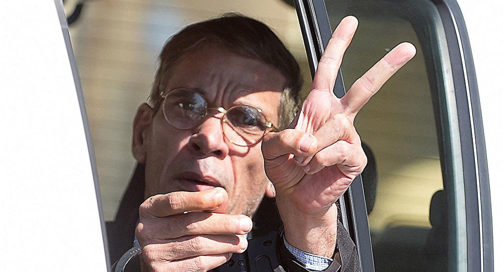 بالفيديو.. شقيقة خاطف الطائرة المصرية: أجهزة الأمن أجبرته على ذلك