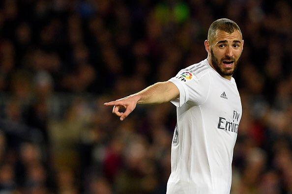 بالفيديو.. بنزيما يعادل النتيجة بهدف في شباك برشلونة