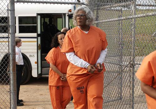 فرار 300 من نزيلات سجن بتشيلي أثناء عملية إجلاء