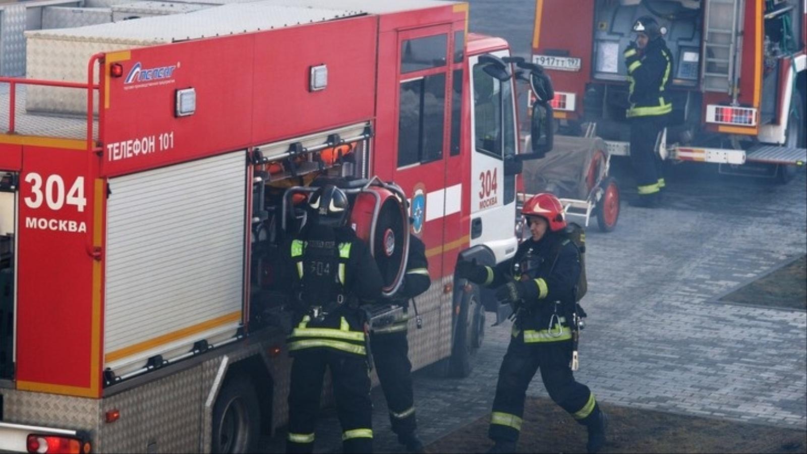 بالفيديو.. اندلاع حريق في أحد المباني التابعة لوزارة الدفاع الروسية
