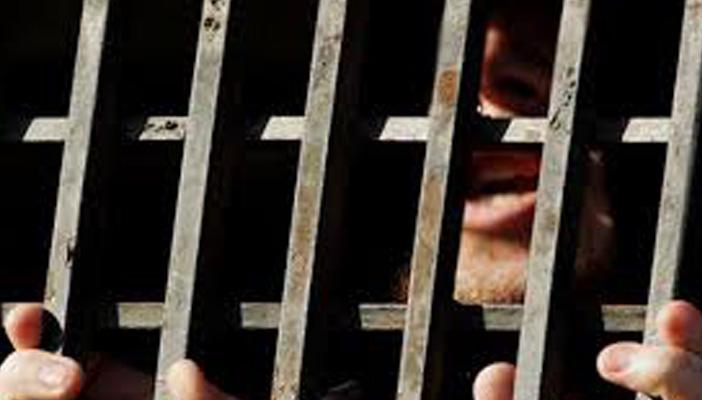 قانونيون عن السجن 3 سنوات لأب اغتصب ابنتيه: عقوبة مخففة