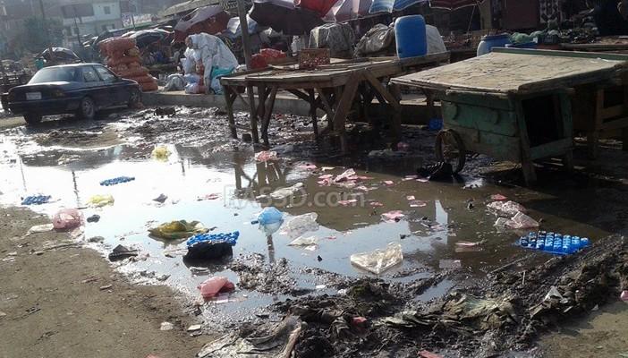 بالصور.. أكوام القمامة ومياه الصرف تفترش “أسواق الإسماعيلية”