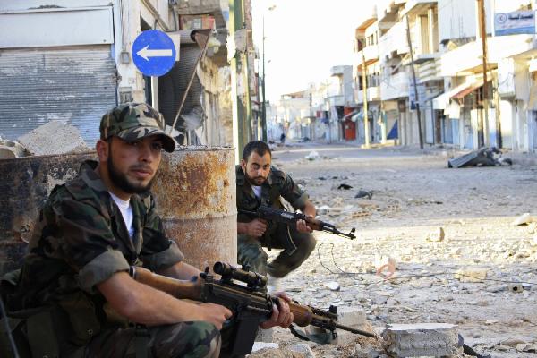 الجيش السوري الحر يأسر ضابط إيراني