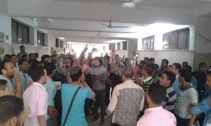 بالصور.. طلاب كلية العلوم الصحية ببني سويف يضربون عن الدراسة