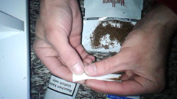 رابطة تجار السجائر تطالب بإباحة تجارة الحشيش لإنقاذ الاقتصاد