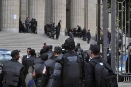 دار القضاء تحت حراسة الأمن تحسبًا لاقتحامه