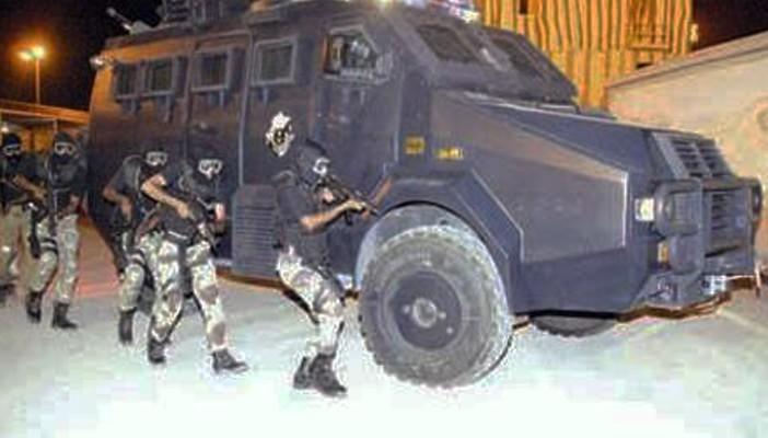 بالفيديو.. مقتل وإصابة 6 في اشتباكات عنيفة بمنطقة شيعية بالسعودية